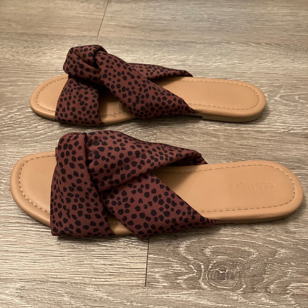 Soft Twist Women’s Sandals Animal Print - Picture 2 of 2